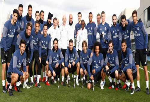 ريال مدريد يحتفل بجوائز "الفيفا" قبل التدريبات