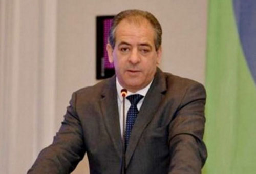 وزير الرياضة الجزائري يصرُّ على محاسبة روراوة