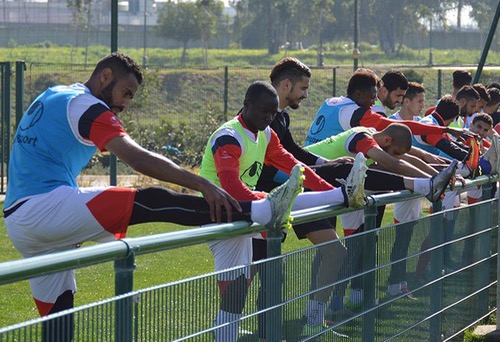 الإصابات تؤرق الفتح قبل مواجهة الأهلي الطرابلسي.. وهذا برنامج سفر البعثة إلى تونس