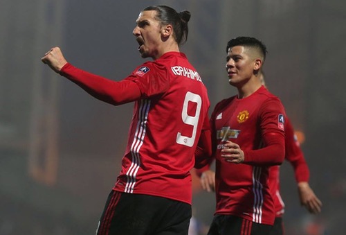 "شياطين مورينيو" تقسو على سندرلاند بثلاثية وتنعش آمالها في التأهل لدوري الأبطال