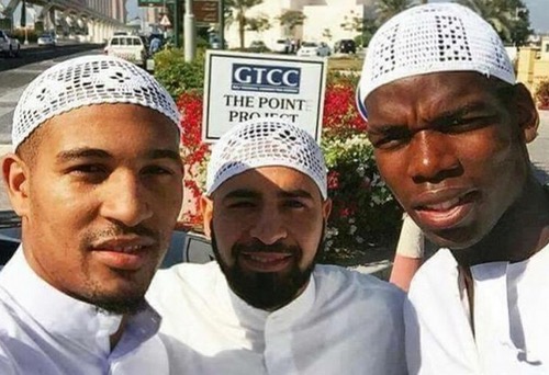 قصص لاعبين أجانب أعلنوا إسلامهم وآخرين واجهوا مشاكل داخل نواديهم‎