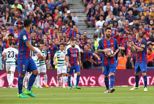 برشلونة يقلب تأخره لفوز غير مفيد على إيبار ويكتفي بوصافة الليغا
