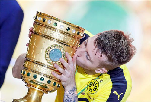 رويس يتذوق طعم البطولات مع دورتموند لأول مرة