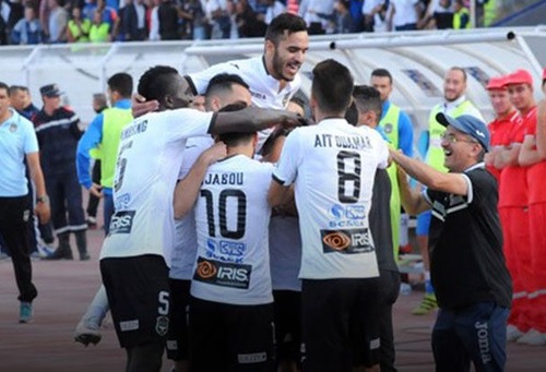 "وفاق سطيف "يتوج بلقب الدوري الجزائري بعد فوزه على مولودية بجاية بثلاثية