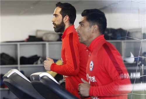 الاتحاد التشيلي يحسم موقف برافو من مواجهة الكاميرون