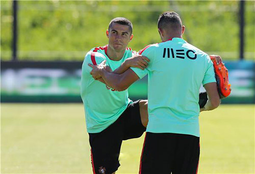 غموض موقف رونالدو من مباراة البرتغال وأندورا
