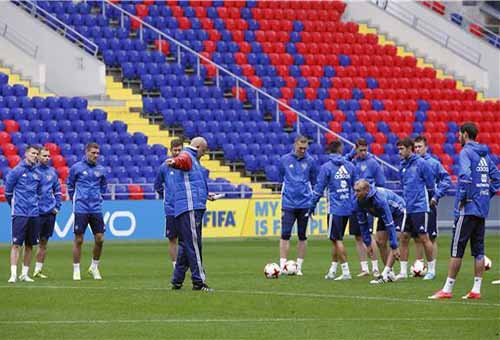 تفاؤل بوتين في مواجهة تشاؤم مدرب روسيا قبل كأس القارات
