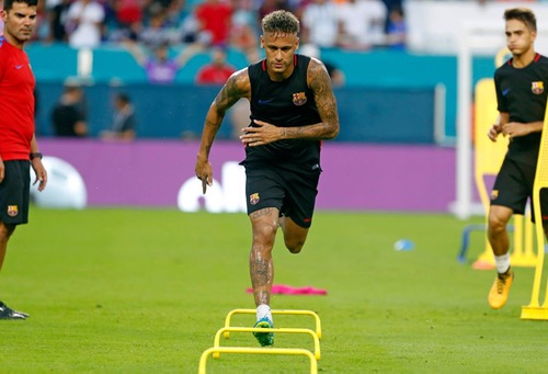 بعد تهديد برشلونة للـ PSG.. الـ UEFA يُعطي الضوء الأخضر للفريق الباريسي لاتمام صفقة نيمار
