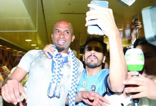 الحارس العماني علي الحبسي يُوقع للهلال السعودي.. والوليد بن طلال يتحمل تكاليف انتقاله