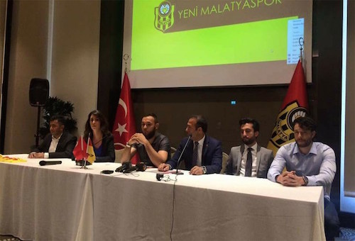 ناصر بارازيت رسْميا يوقِّع مع مَالطيا سبور