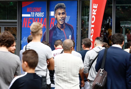 كُلفة التعاقد مع نيمار.. الـ PSG يستعد لبيع أربعة من لاعبية لتنجب عقوبات الـ UEFA