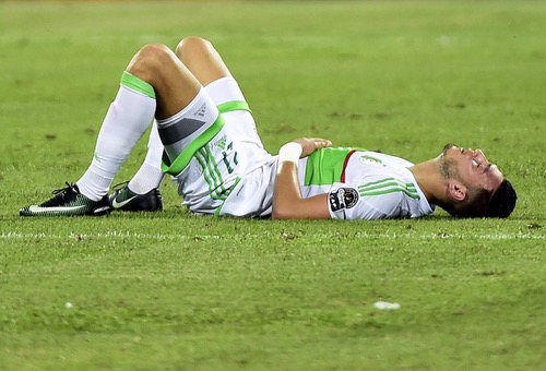 صُحف الجزائر تُشبه لاعبي المنتخب بـ"أقدام الماعز" وتصف الخسارة أمام زامبيا بـ"النكسة"