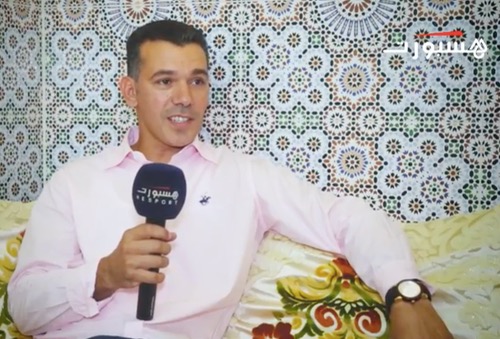 المسكيني.. مَغربي في الإمارات يدّرب فريقا لذوي الاحتياجات الخاصّة وجد فيه ما لم يجده في بلده