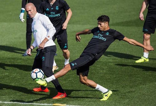 إيقاف كارفاخال قد يعيد حكيمي لتشكيلة ريال مدريد