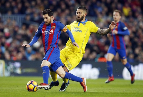 أنباء عن تأجيل لقاء برشلونة وبالماس والاتحاد الإسباني يرفض