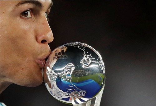كريستيانو: أريد الاستمرار والاعتزال في ريال مدريد.. ولكن الأمر لا يتوقف علي