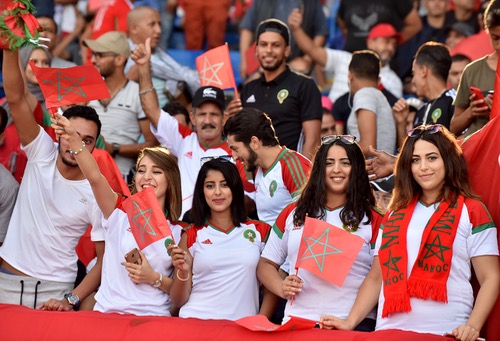 الطّرافة تطبع تعليقات المغاربة على القُرعة.. الانتقَام من المُستعمرين السّابقين وكوَارث جوّية للتأهّل!