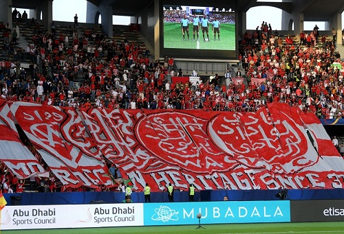 حُضور لافت و"تيفو أنيق".. جمهور الوداد زَيّن "الشيخ زايد" وأظْهر مَعنى الوفاء