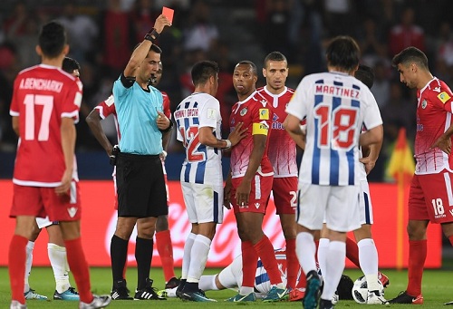 حكم الوداد وباتشوكا فأل سيء على العرب.. الهلال والمنتخب السعودي وسوريا أبرز ضحاياه