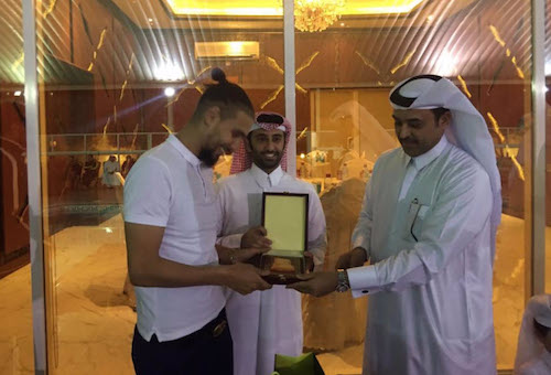 أم صلال يكرم المغربي سيكور قبل رحيله
