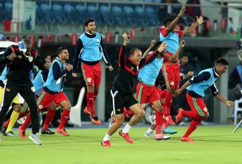 عمان تهزم الإمارات بركلات الترجيح وتتوج للمرة الثانية بكأس الخليج العربي