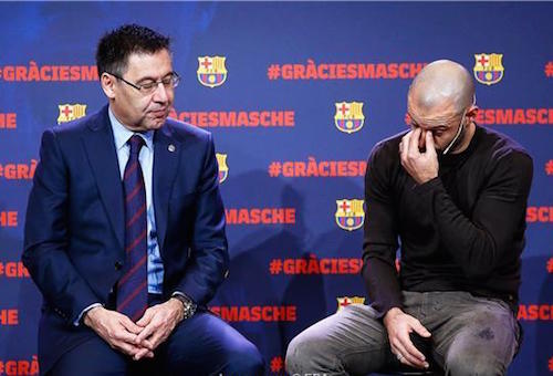 الدموع تغلب ماسكيرانو في وداع برشلونة
