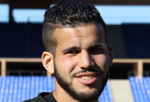 زكرياء الإسماعيلي يحمل قميص نادي السويق العماني