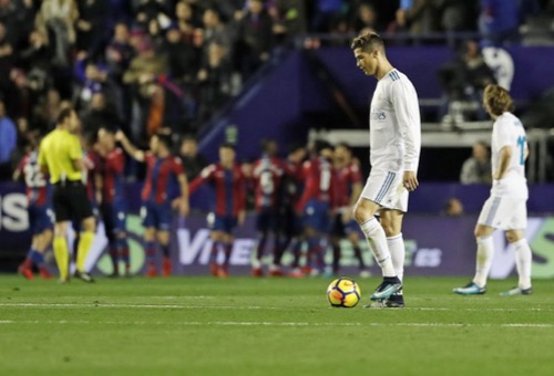 ليفانتي يحرج ريال مدريد بتعادل مثير أبعد الفريق الملكي عن مُقدمة "الليغا"