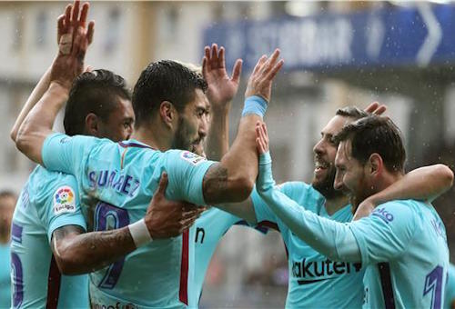 برشلونة المتراجع يخوض تحديًا صعبًا أمام تشيلسي المتحفز