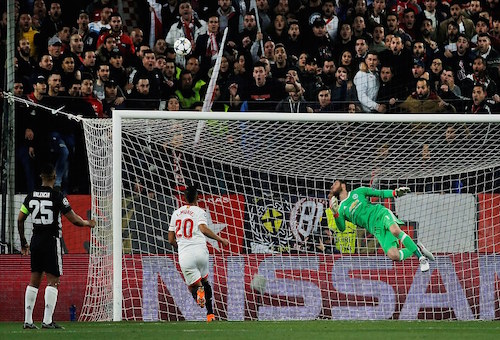 دي خيا يتألق ويمنح مانشستر يونايتد تعادلا ثمينا مع إشبيلية في دوري أبطال أوروبا