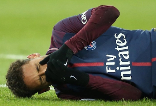 إصابة نيمار تبعده شهرين عن الملاعب