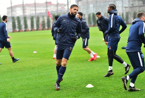 فريقه: داكوستا في حالةٍ جيّدة.. ومعنوِياته مُرتفعة بعد استدعائه للمنتخب لخوض وديتي مارس