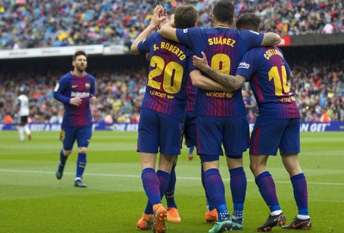 برشلونة ينفض غبار الكبوة الأوروبية بالفوز على بلنسية في الدوري الإسباني