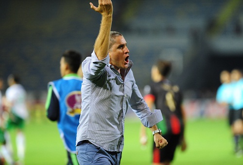 غاريدو: للديربي خصوصياته.. ولاعِبو الرجاء: الانتصار على الوداد له طعمٌ خاص