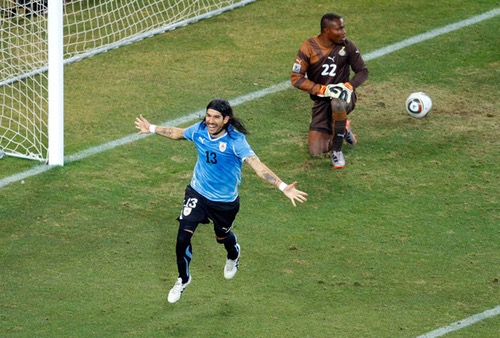 من ذاكرة كأس العالم.. "المجنون" سيباستيان أبريو، اسمٌ على مسمى!