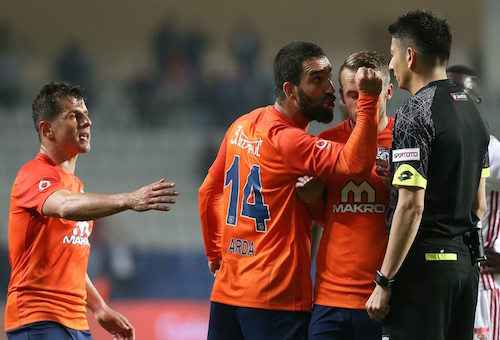 باشاكشهر يغرم أردا توران 250 ألف يورو