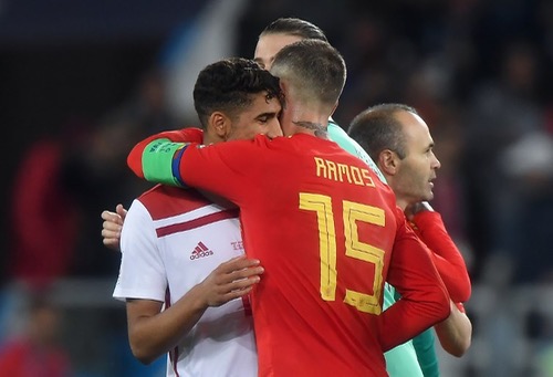 رئيس ريال مدريد لحكيمي: يمكنك الالتحاق بأحد الأندية في "الليغا" على سبيل الإعارة
