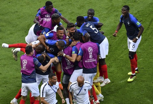 "الدّيكة".. منتخبٌ فرنسي "مُستورد" يَبحث عن تتويجٍ عَالمي بلاعِبين مُجنّسين