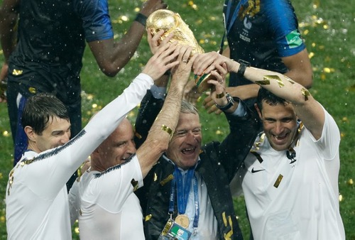 ديشامب.. اللاعب والمُدرب الناجح الذي قاد "الديوك" للتويج بكأس العالم لثاني مرة