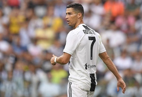 مدرب ريال مدريد يتجاهل إهانة رونالدو ويؤكد أحقية مودريتش بالجائزة