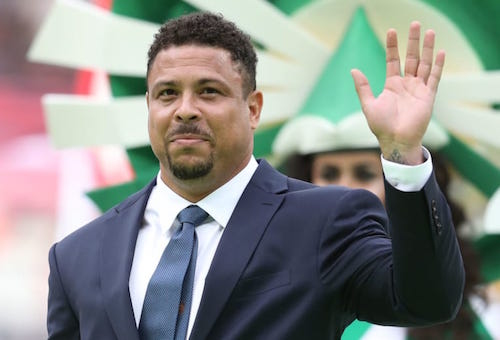رونالدو يتجنب الحديث عن إمكانية شراء بلد الوليد