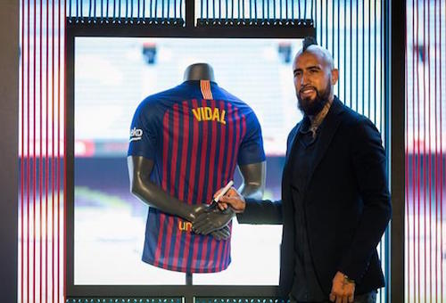 فيدال: أتمنى مساعدة ميسي.. ولا أكره ريال مدريد