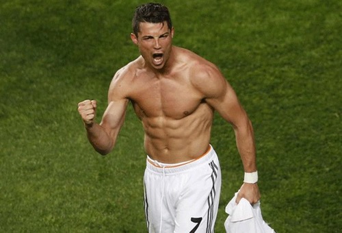 طبيب ريال مدريد السابق يكشف سر القوة البدنية واللياقة العالية لرونالدو