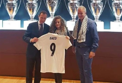 ريال مدريد يُهدي عهد التميمي "قميصه" وسط ترحيب فلسطيني وانتقاد إسرائيلي