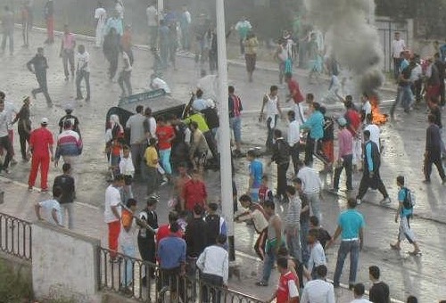 مشجعو مولودية الجزائر يقتحمون مقر النادي احتجاجا على نتائج الفريق