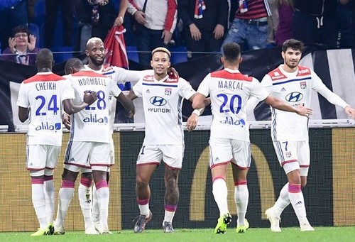 ليون يفوز على نيم بثنائية في الدوري الفرنسي