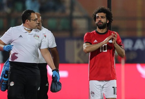 صلاح يغادر المنتخب إلى ليفربول من أجل التعافي