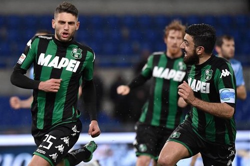 ساسولو الإيطالي يبتعد عن المربع الذهبي للكالتشيو