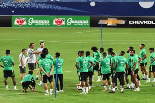 بعد الهزيمة أمام البرازيل .. "أسود الرافدين" تتربص بالمنتخب السعودي