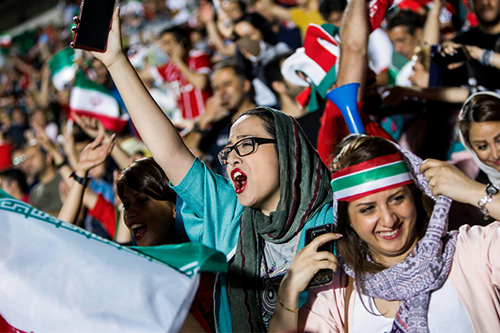 نهائي دوري أبطال آسيا يستقطب نساء إيران